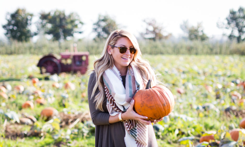 nordstrom-fall-essentials-what-to-wear-to-the-pumpkin-patch-pumpkin-picking-must-do-for-fall-with-a-blanket-scarf-3