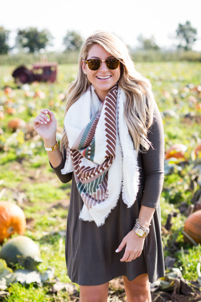 nordstrom-fall-essentials-what-to-wear-to-the-pumpkin-patch-pumpkin-picking-must-do-for-fall-with-a-blanket-scarf-3