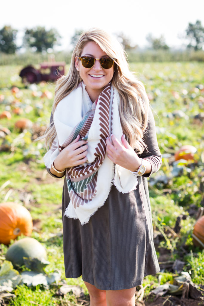 nordstrom-fall-essentials-what-to-wear-to-the-pumpkin-patch-pumpkin-picking-must-do-for-fall-with-a-blanket-scarf-3