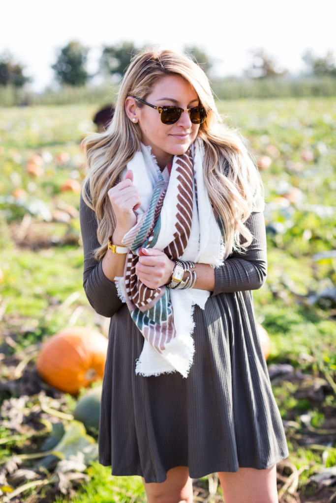 nordstrom-fall-essentials-what-to-wear-to-the-pumpkin-patch-pumpkin-picking-must-do-for-fall-with-a-blanket-scarf-3