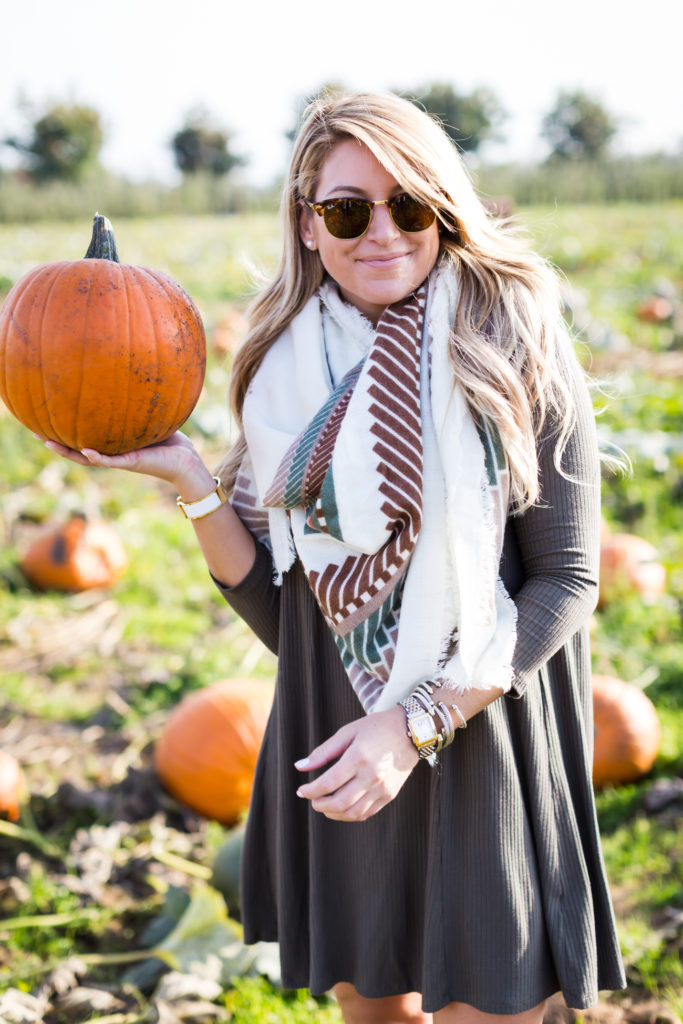 nordstrom-fall-essentials-what-to-wear-to-the-pumpkin-patch-pumpkin-picking-must-do-for-fall-with-a-blanket-scarf-3