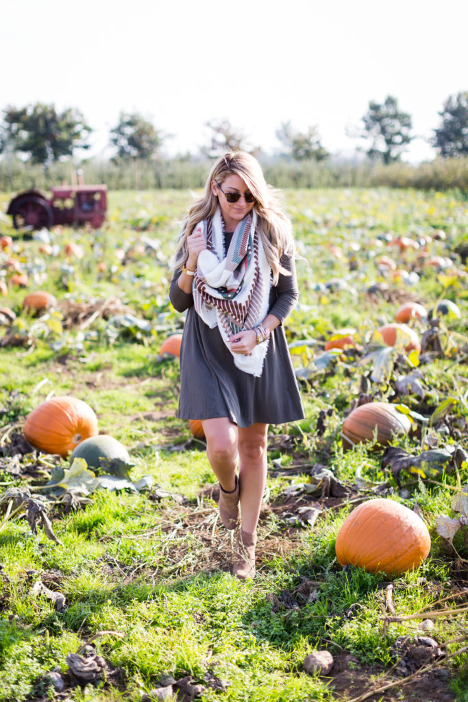 nordstrom-fall-essentials-what-to-wear-to-the-pumpkin-patch-pumpkin-picking-must-do-for-fall-with-a-blanket-scarf-3
