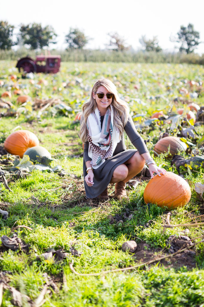 nordstrom-fall-essentials-what-to-wear-to-the-pumpkin-patch-pumpkin-picking-must-do-for-fall-with-a-blanket-scarf-3
