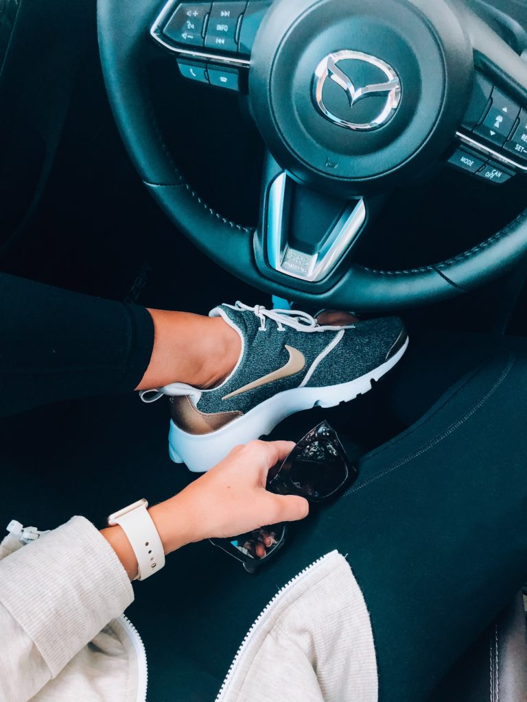 black and gold nike presto sneakers