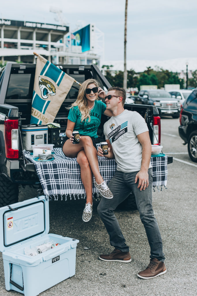 What to wear to a Jaguar game and the best tailgate ideas-2